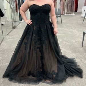 Elegant Black Strapless Evening Gown